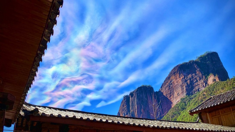 组图!丽江出现七彩祥云