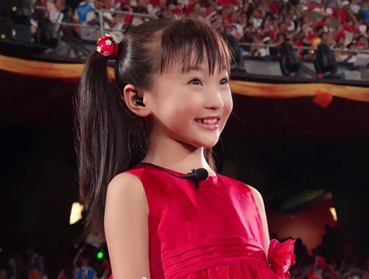 21岁林妙近照流出,毕业舞台剧生图引热议,五五分身材又胖了不少