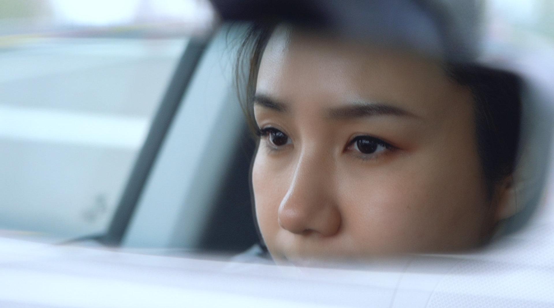 为您推荐: 女演员拍广告发生意外,穷小子英雄救美受重伤,女演员吓懵了