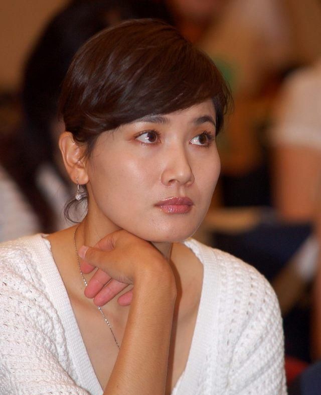 演员,50多岁娶了90后娇妻,直言父母想抱孙子|90后|侯勇|沈蓉_新浪新闻