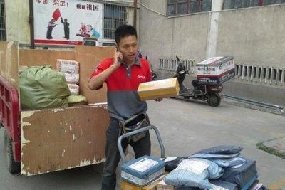 被打脸。郑州百世快递员自嘲,快件越来越多,不是每一件都送上楼休闲区蓝鸢梦想 - Www.slyday.coM