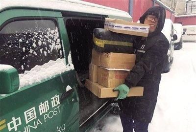被打脸。郑州百世快递员自嘲,快件越来越多,不是每一件都送上楼休闲区蓝鸢梦想 - Www.slyday.coM