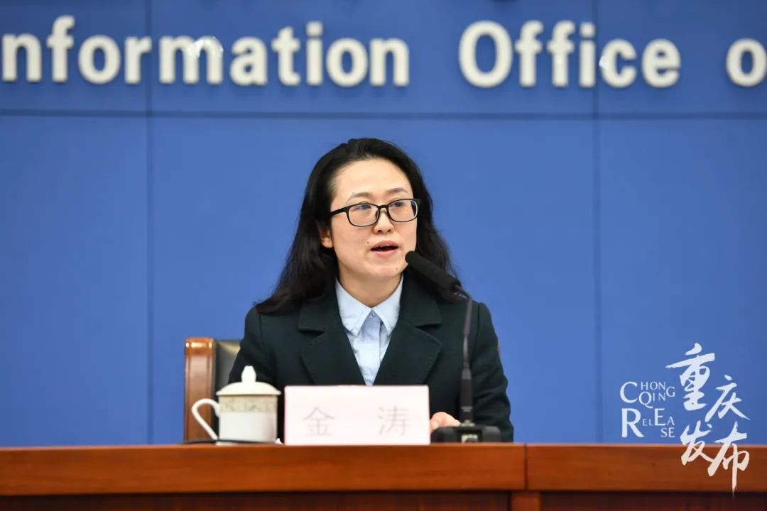 金涛回答记者提问&nbsp;邹乐&nbsp;摄