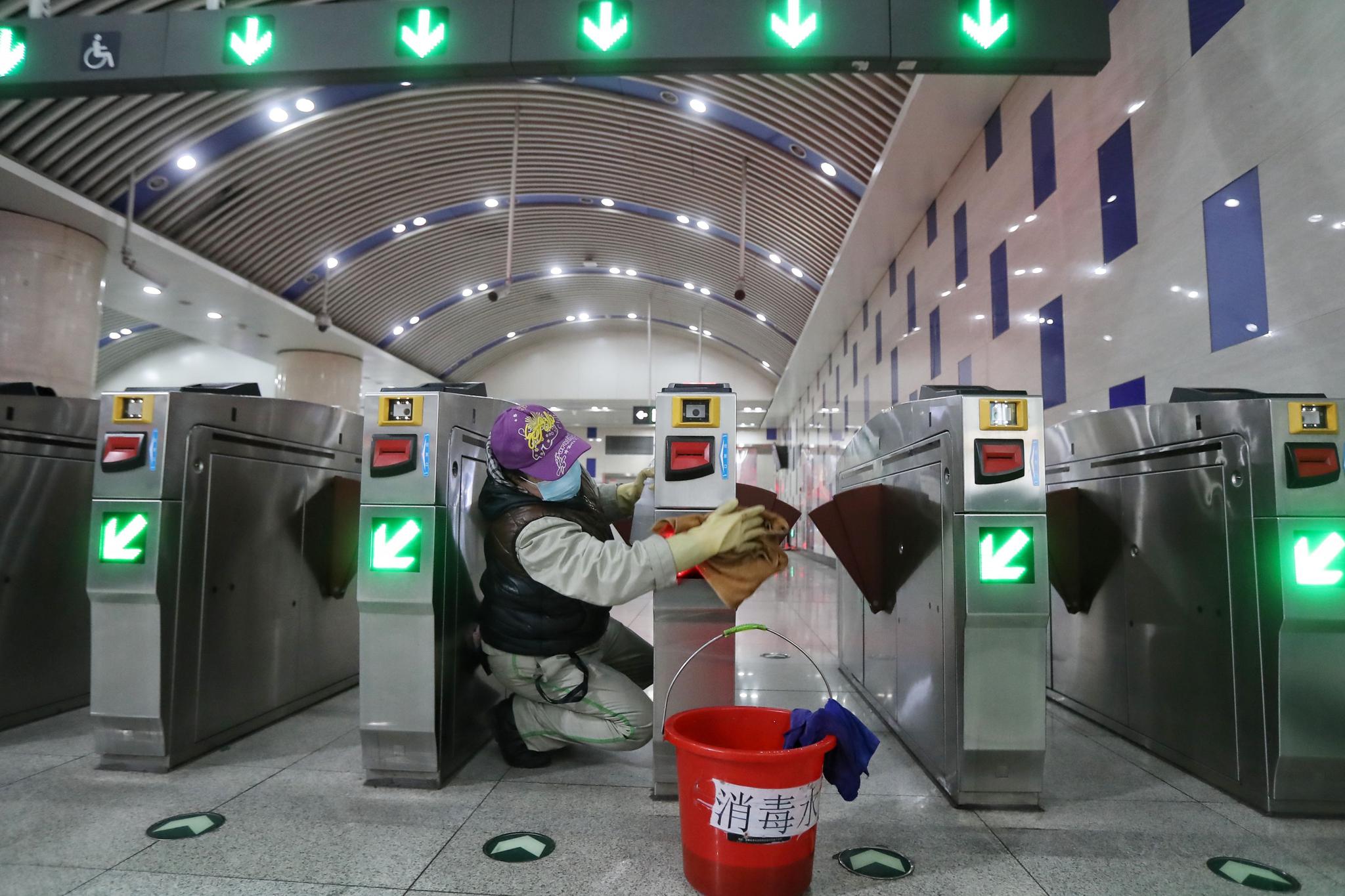 由于疫情原因，目前北京各条地铁线路的最大满载率均控制在90%以下。摄影/新京报记者 王贵彬 