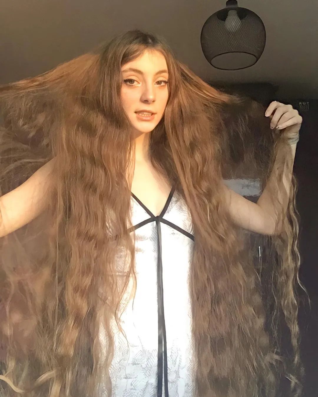 14岁英国"怪病"美少女,直播化妆萌翻无数网友:好可爱,但感觉真的很