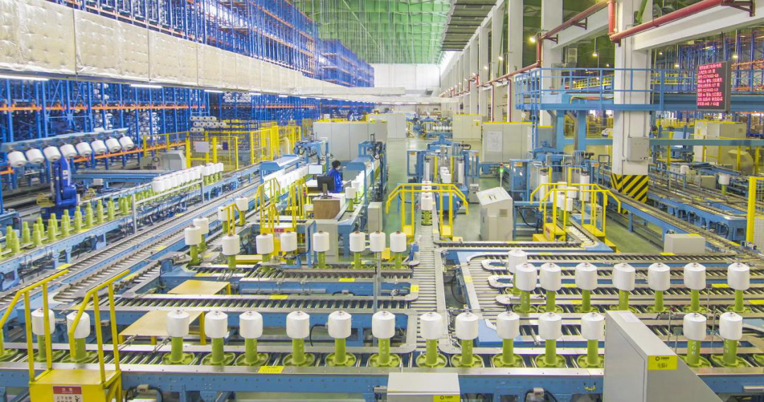 恒力集团智能化的聚酯化纤生产车间