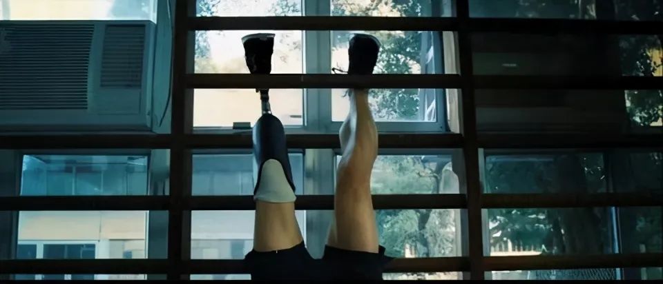 而刘德华则坦言,自己有在平时学习导演邱礼涛的举止,因为邱礼涛曾患有