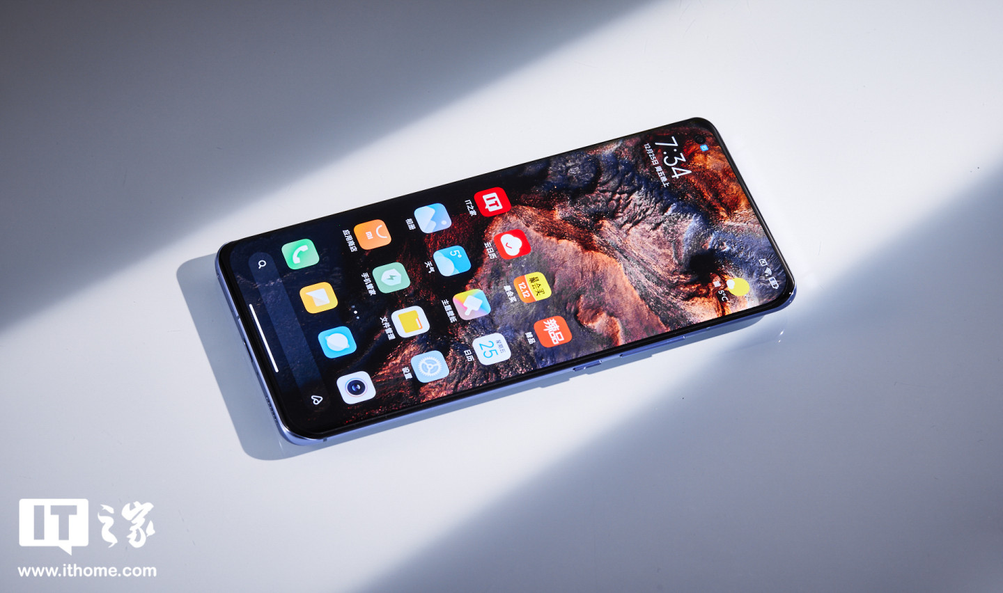 【it之家开箱】小米 11 开箱图赏:四曲面柔性屏,5nm 骁龙芯