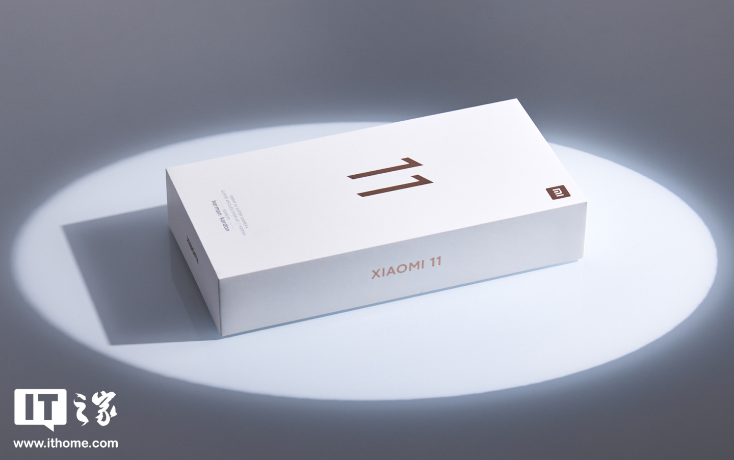 【it之家开箱】小米 11 开箱图赏:四曲面柔性屏,5nm 骁龙芯