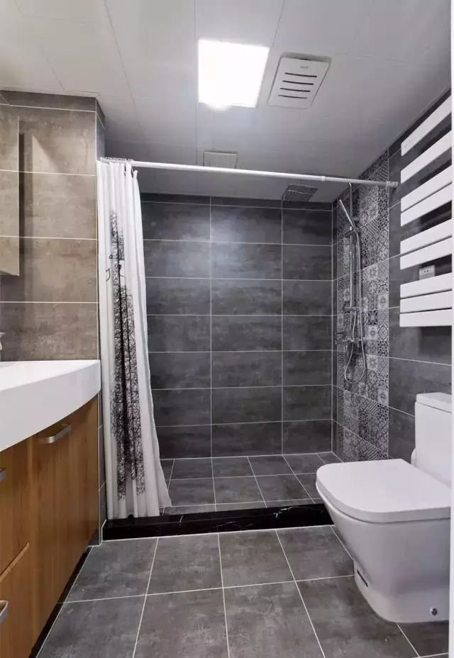 卫生间太单调,那是你没铺上网红小花砖!|地面|马桶|卫生间_新浪新闻