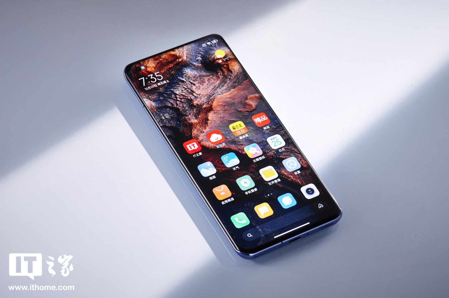 【it之家开箱】小米 11 开箱图赏:四曲面柔性屏,5nm 骁龙芯