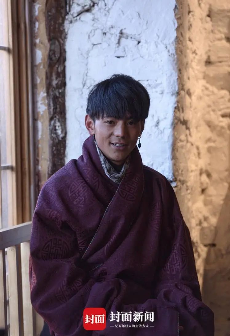 理塘旅游大使丁真开始营业!他唱了一首情歌…|情歌_新浪新闻