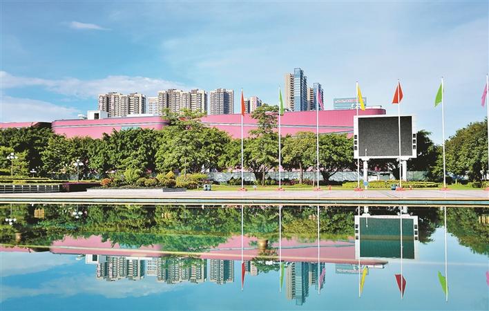 龙岗:大运城畔绿意新,山水同映"龙岗蓝"