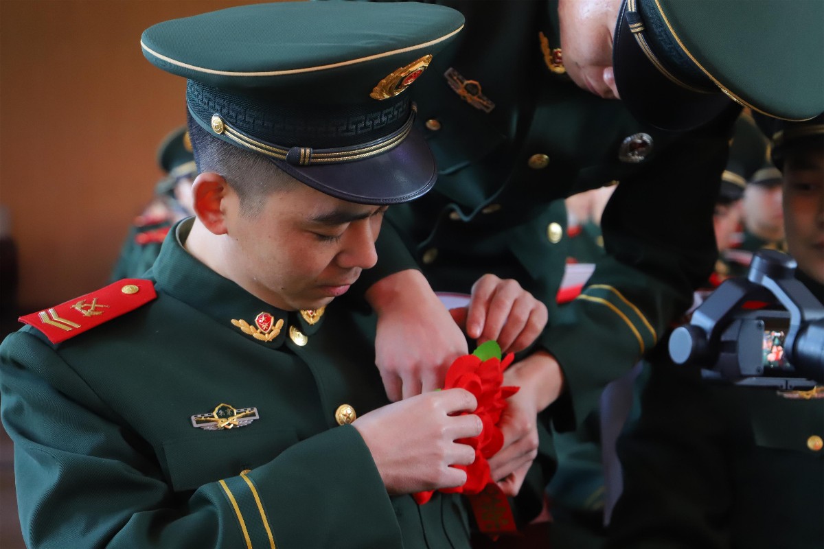 在这个寒冷的冬日里,武警北京市总队执勤第二支队某中队举行冬季退役
