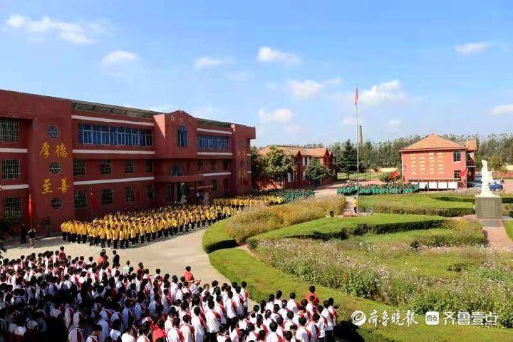 莒县长岭镇中心初级中学积极开展"宪法伴我成长"活动