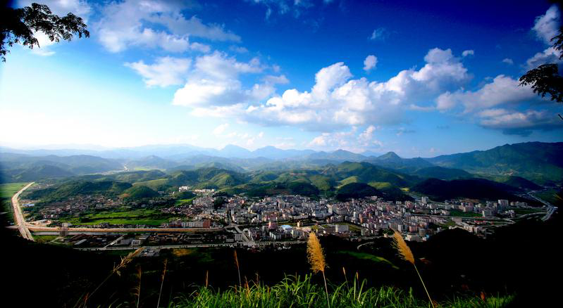 正文  据悉,2017年6月,清远县在清远市率先启动了"国家生态文明建设