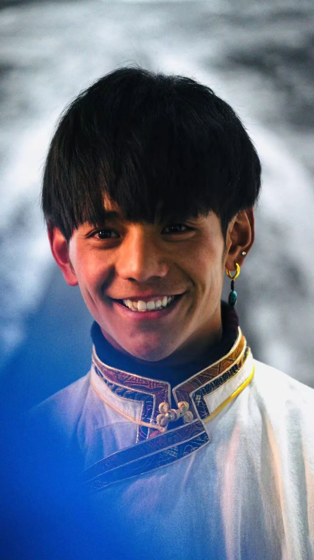 理塘旅游大使丁真开始营业!他唱了一首情歌…|情歌_新浪新闻