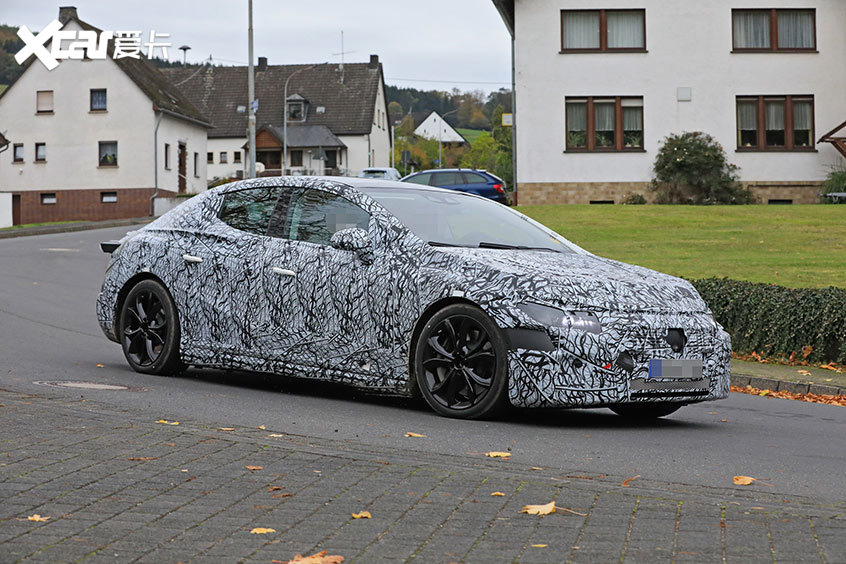 奔驰EQE最新路试谍照 将于2022年底发布