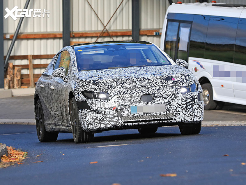 奔驰EQE最新路试谍照 将于2022年底发布