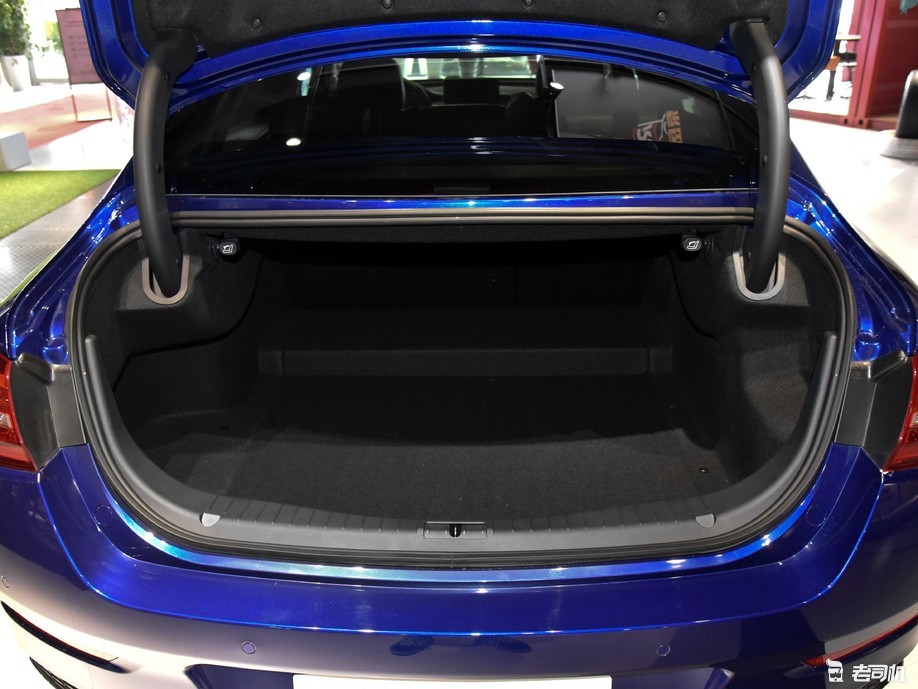 有颜有实力小哥带你看红旗h5