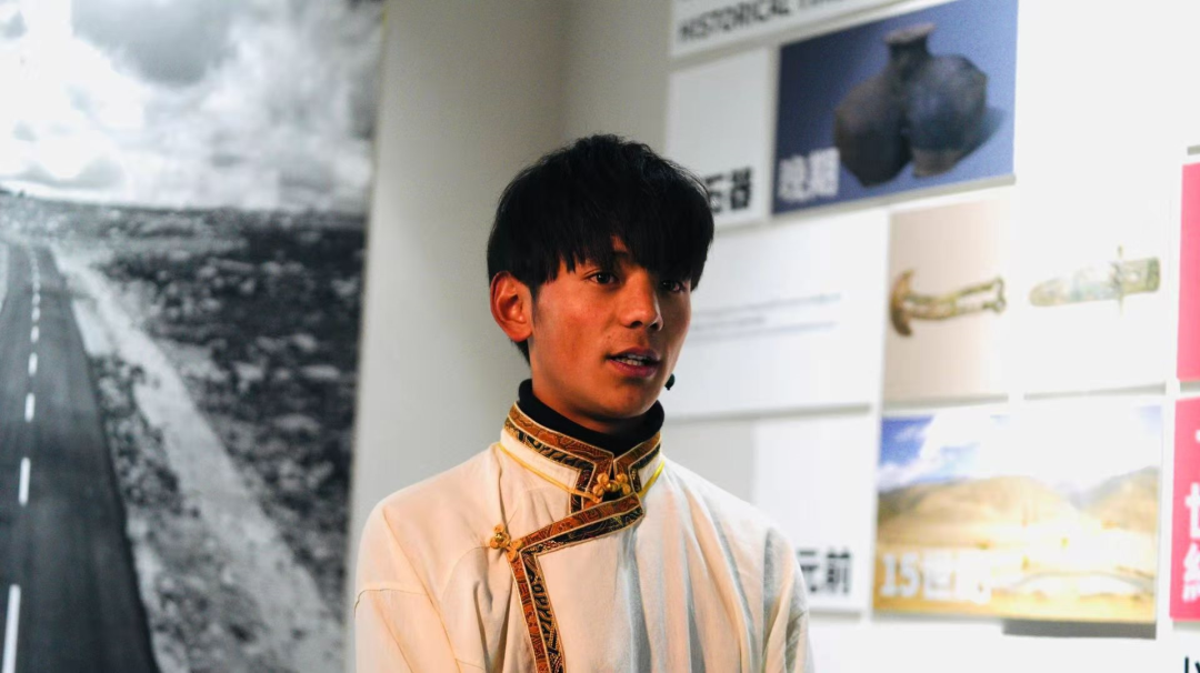 理塘旅游大使丁真开始营业!他唱了一首情歌…|情歌_新浪新闻