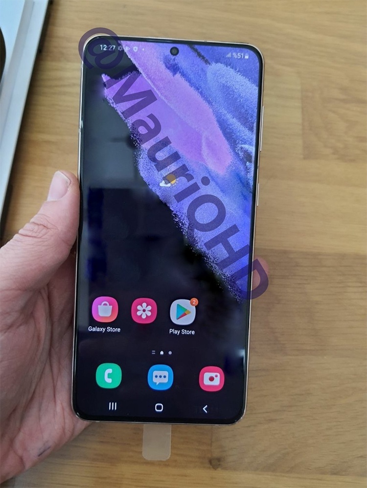 三星galaxys21最新真机图曝光正面窄边框直屏设计