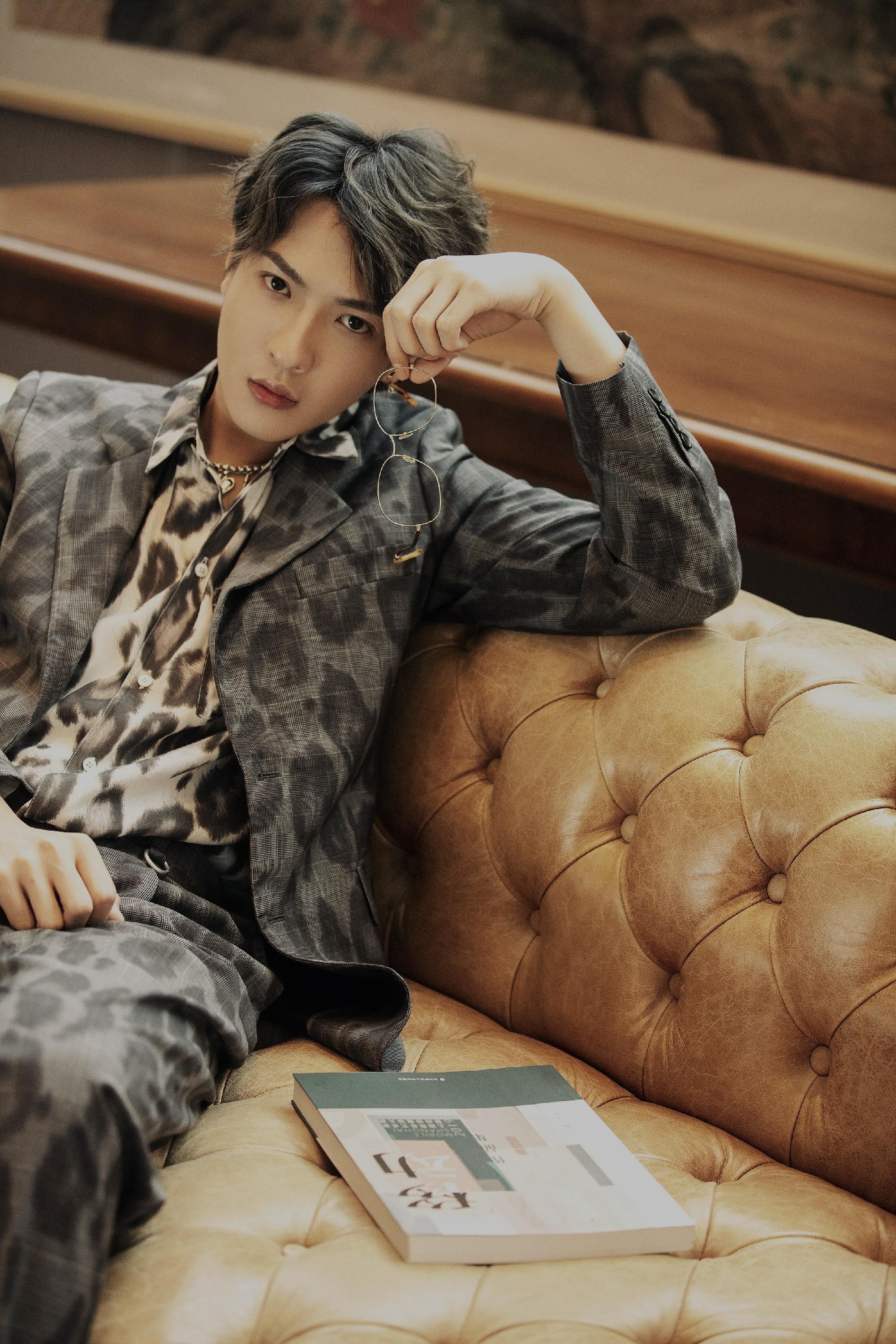 据悉, 由董岩磊参演的电视剧《杀破狼》也已经杀青, 即将于2021年与