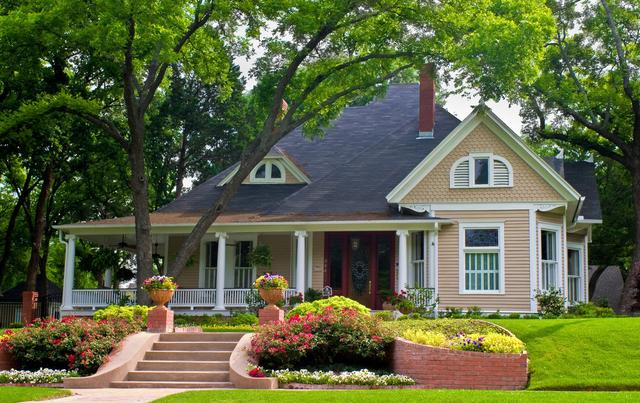 等攒够了钱,就回农村建个别墅,带个超大的庭院花园,比城里舒服