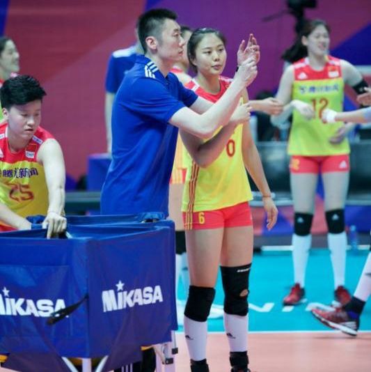 老公是国家队助理教练,老婆升格为排球裁判|袁志|排球|国家队_新浪