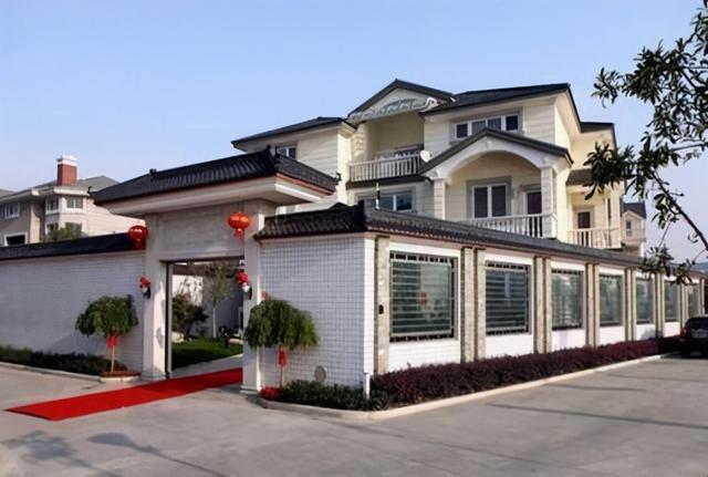 草帽姐家可以玩玻璃栈道冯小刚家有音乐喷泉赵本山这叫事