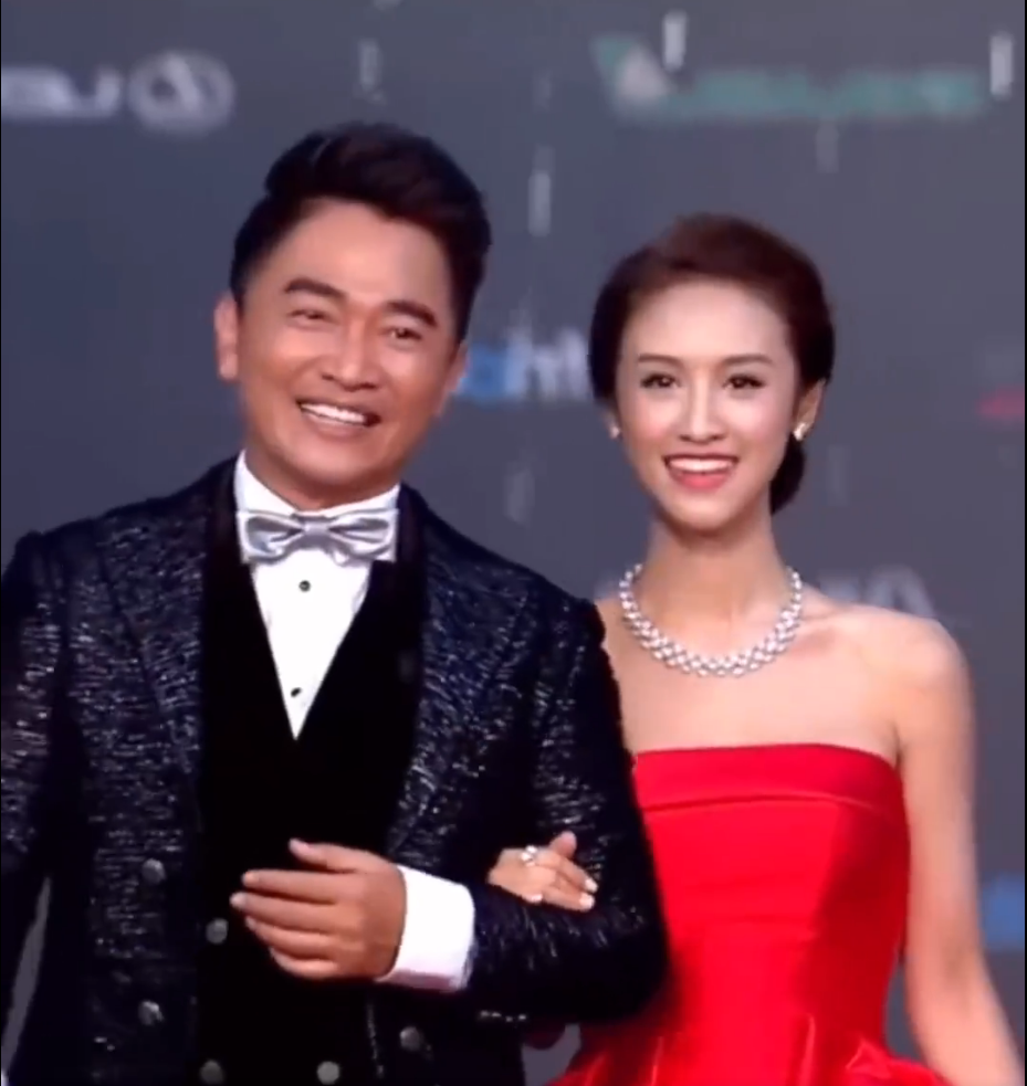 吴宗宪帮女儿提抹胸裙引热议,女大到底该不该避父呢?