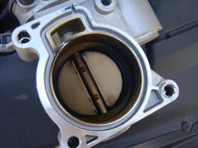 节气门只是进气通道,上面怎么会有积碳?该怎么预防?