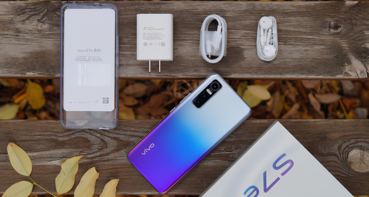 标配充电器还附送35mm耳机这台vivos7e有点不环保