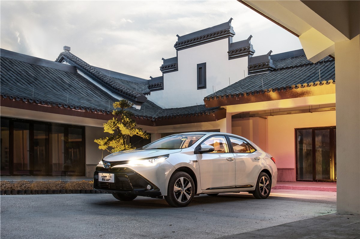 广汽丰田雷凌双擎E+叫嚣“一箱油挑战”