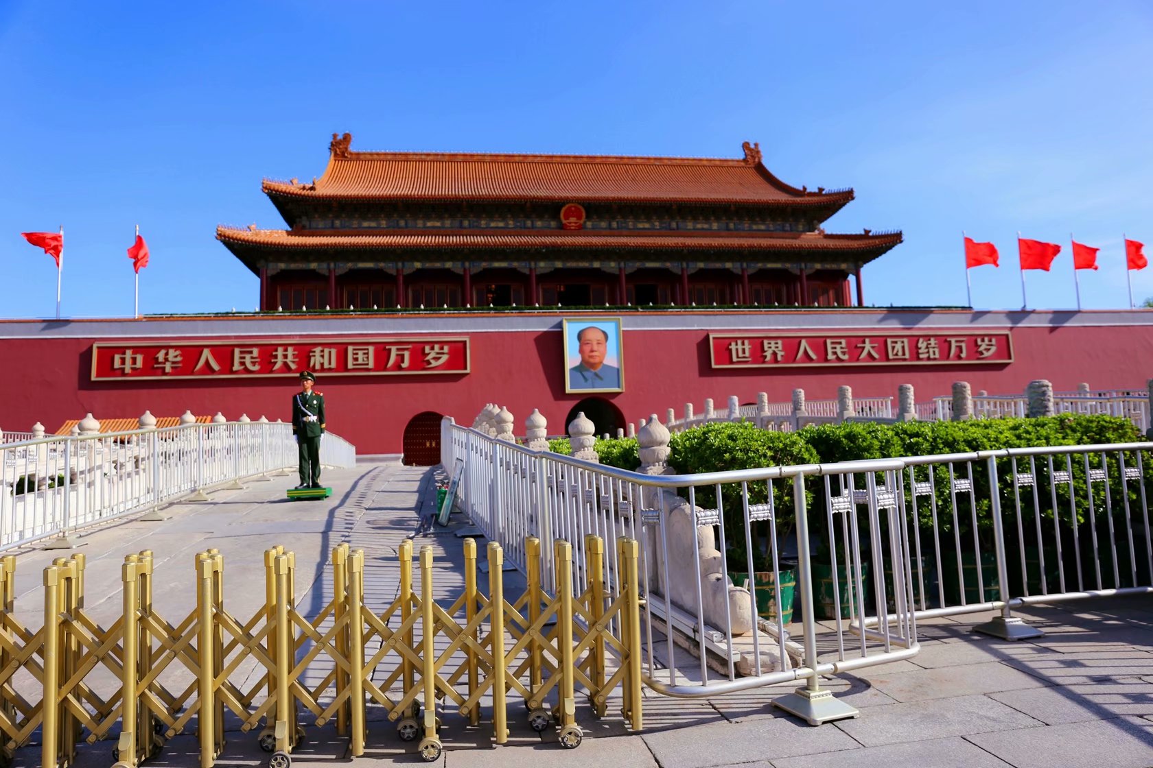 中国最有名的门，曾经是皇帝颁发诏书之地，如今被设计入国徽|天安门|国徽|皇帝_新浪新闻