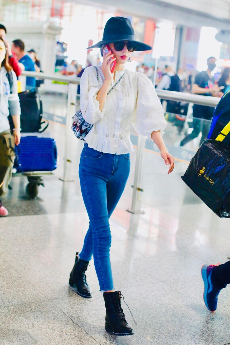 张予曦高颜值就是任性泡泡袖上衣配牛仔裤利落清爽甜美俏皮