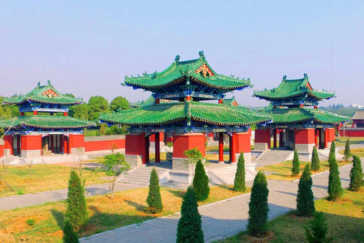 所以在洛阳出现一个人文景观的"巨作"不足为奇,今天所