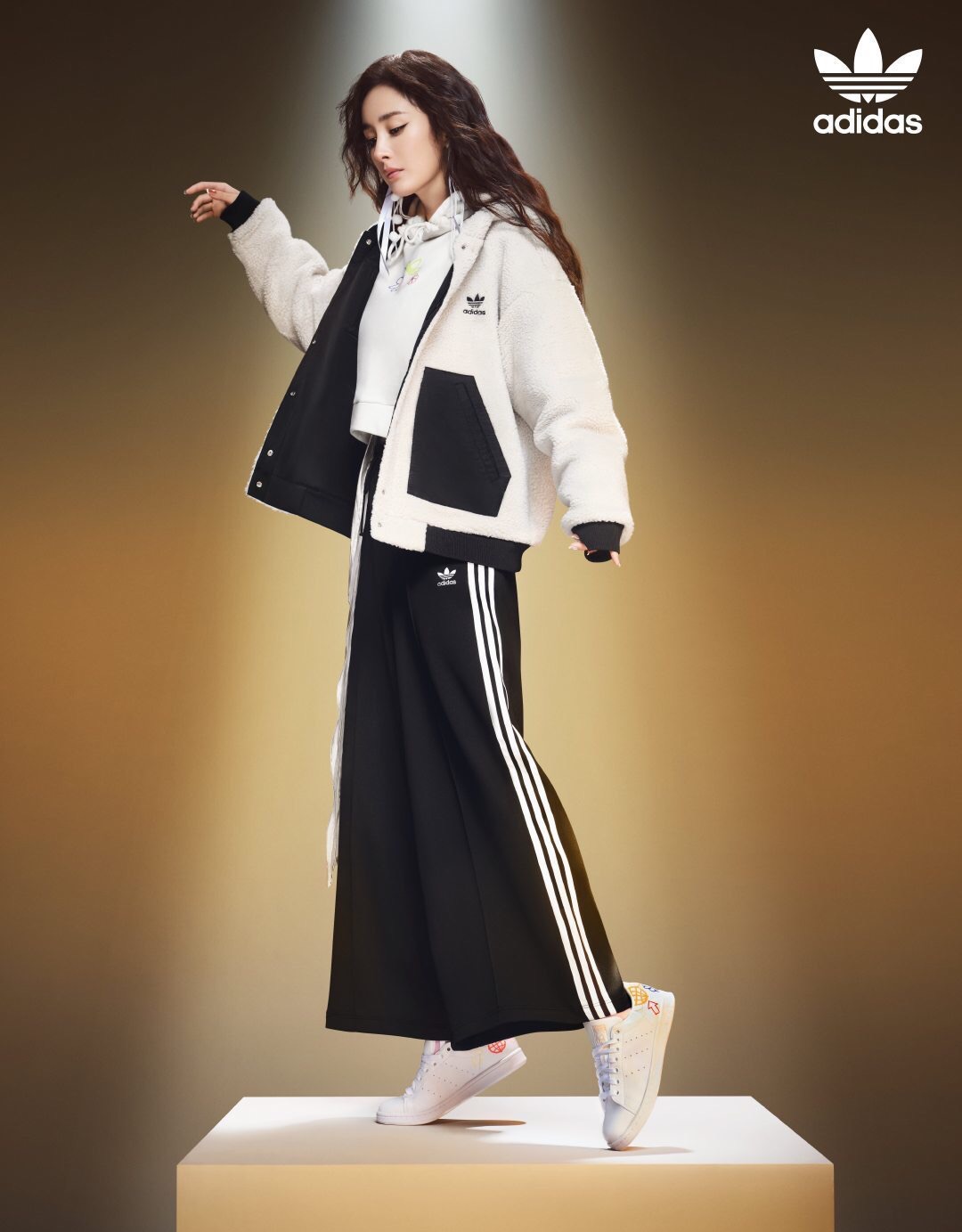 杨幂最新代言又要变爆款!穿adidas变活力少女,土味单品好潮