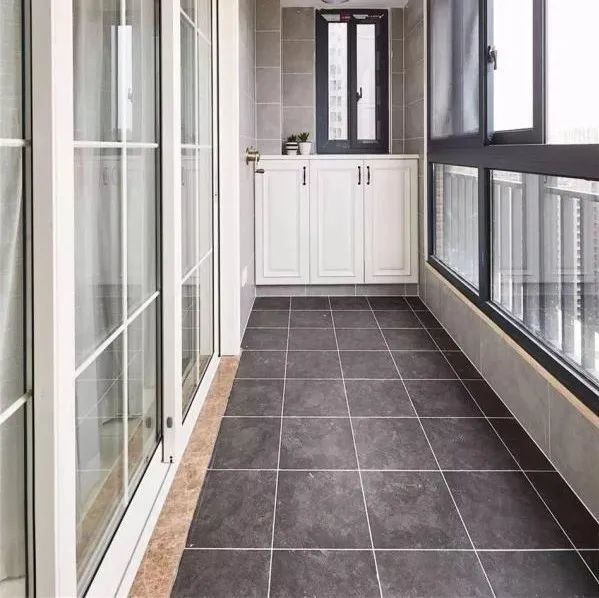 阳台的装修一定要贴瓷砖吗?贴砖需要注意什么呢?__财经头条