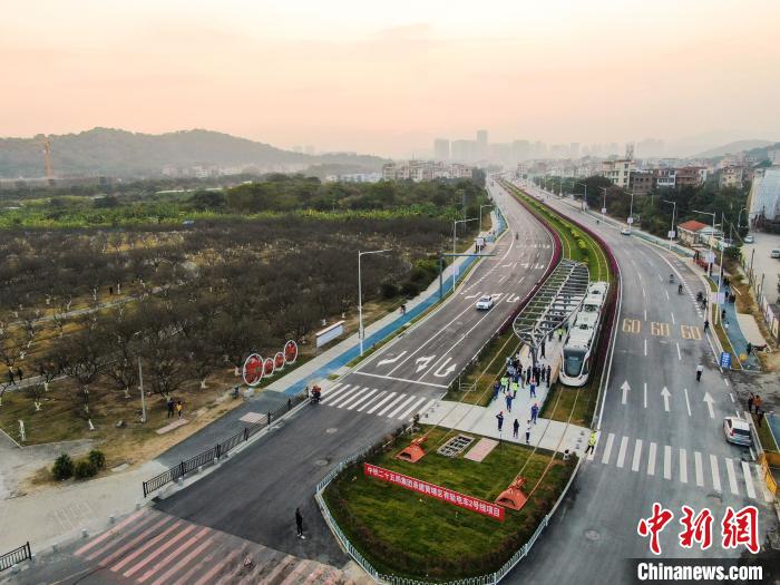 广州黄埔有轨电车2号线香雪大道段试运行