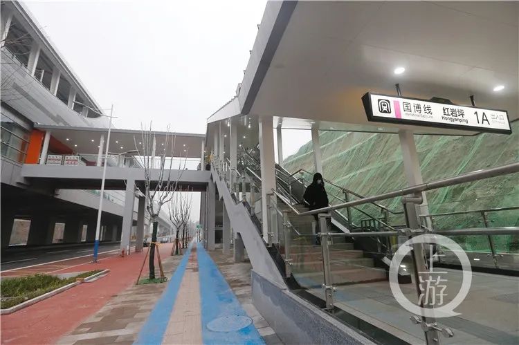 重庆曹家湾地铁站"逆袭",引外国网民点赞!