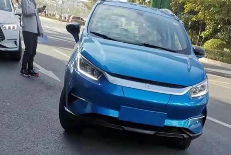 最新设计语言 比亚迪改款元EV实车图曝光