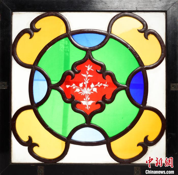 国内首个"满洲窗"原创专题展在广州开幕