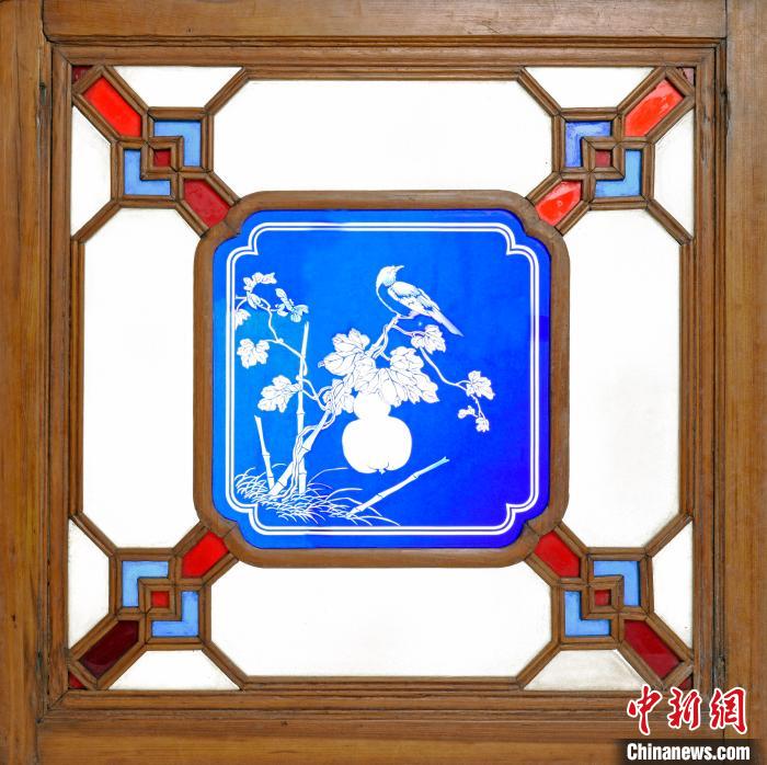 国内首个"满洲窗"原创专题展在广州开幕