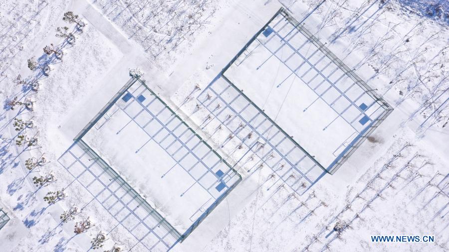 Aerial photo taken on Dec. 30, 2020 shows the snow scenery of a soccer field at Hongze Lake levee in Huaian, east China's Jiangsu Province. (Photo by Chen Kai/Xinhua)