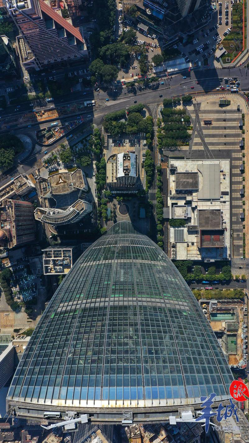 8米的京基100大厦,俯瞰深圳市罗湖区全景.