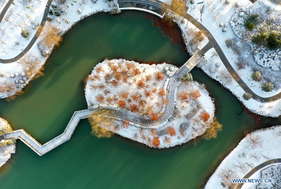 Aerial photo taken on Dec. 30, 2020 shows the snow scenery at a park in Quanjiao County of Chuzhou City, east China's Anhui Province. (Photo by Shen Guo/Xinhua)