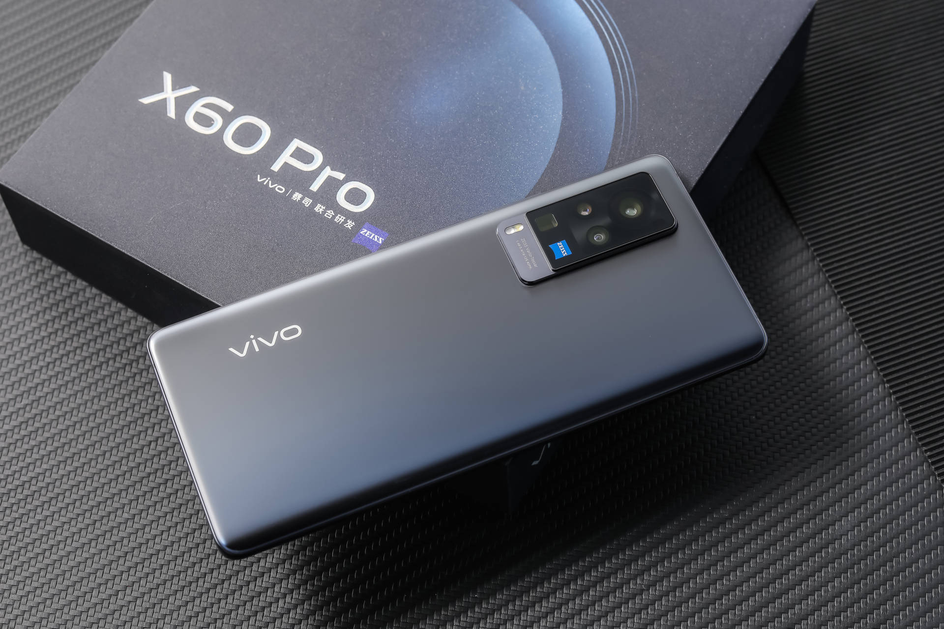 现在流行玩视觉轻薄?vivo x60"不屑"玩文字游戏