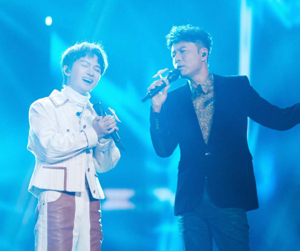 同台不合作?周深李克勤齐聚"跨年晚会",没有合唱实则另有原因