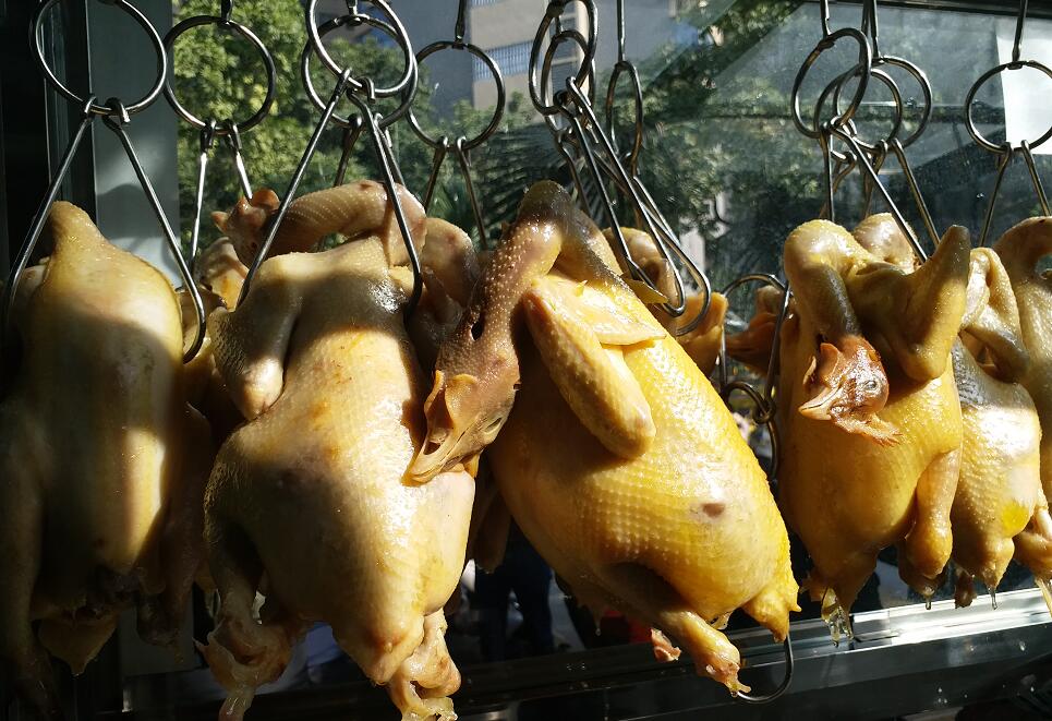 飘香在巷子里的竹盐鸡渗出浓郁的乡土味